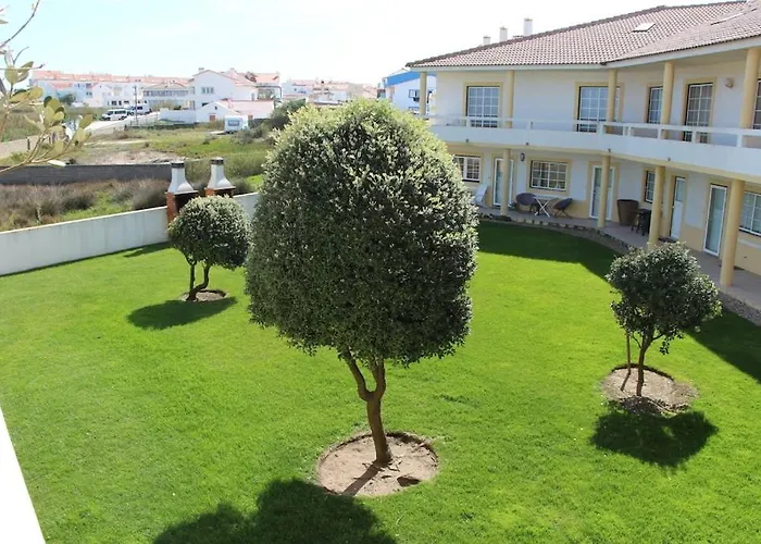 Апартаменты Baleal, By The Sea With Swimming Pool *